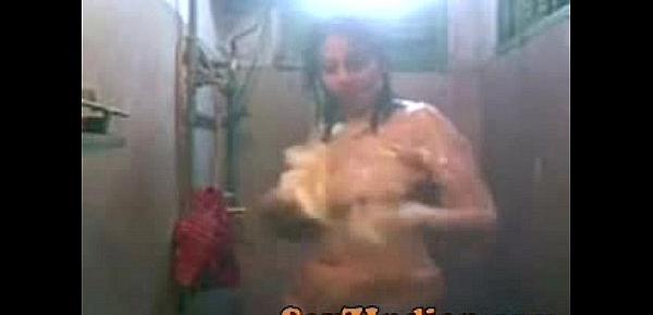  993451 thick indian slut wife films herself bathing